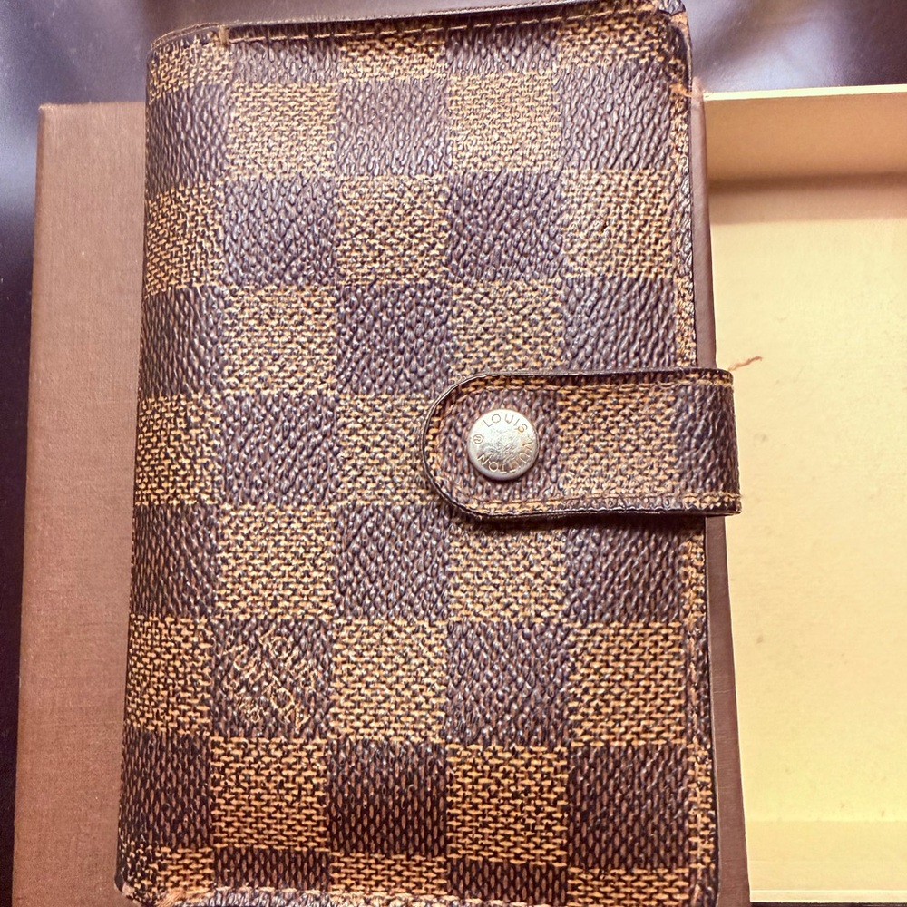 Beautiful Louis Vuitton Wallet - Preloved